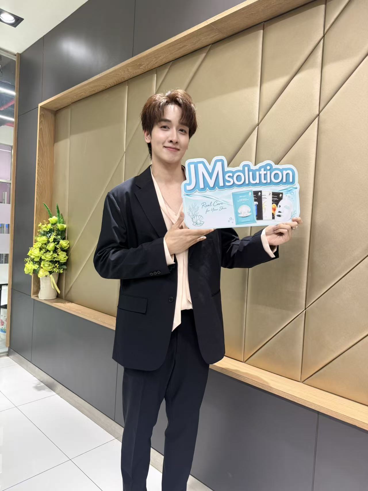 QIANDU GROUP, Wishco, and Thai celebrity PEAK completed a JMsolution offline retail activation in Bangkok.