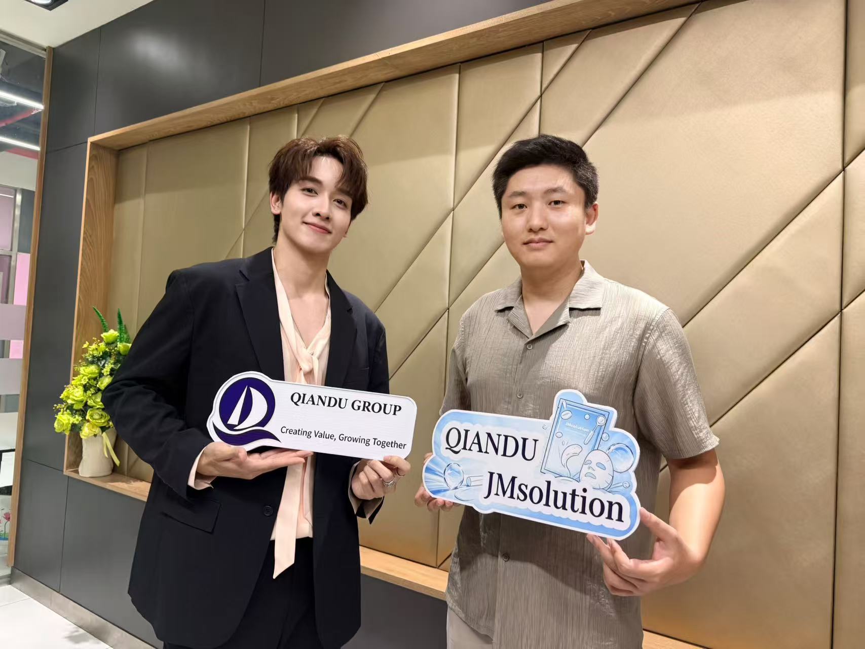 PEAK and QIANDU GROUP representative at the Bangkok activation